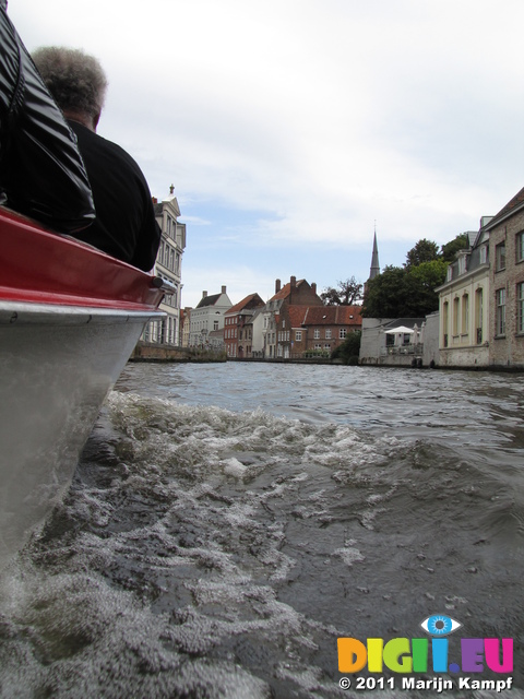 SX20157 View from canal boat